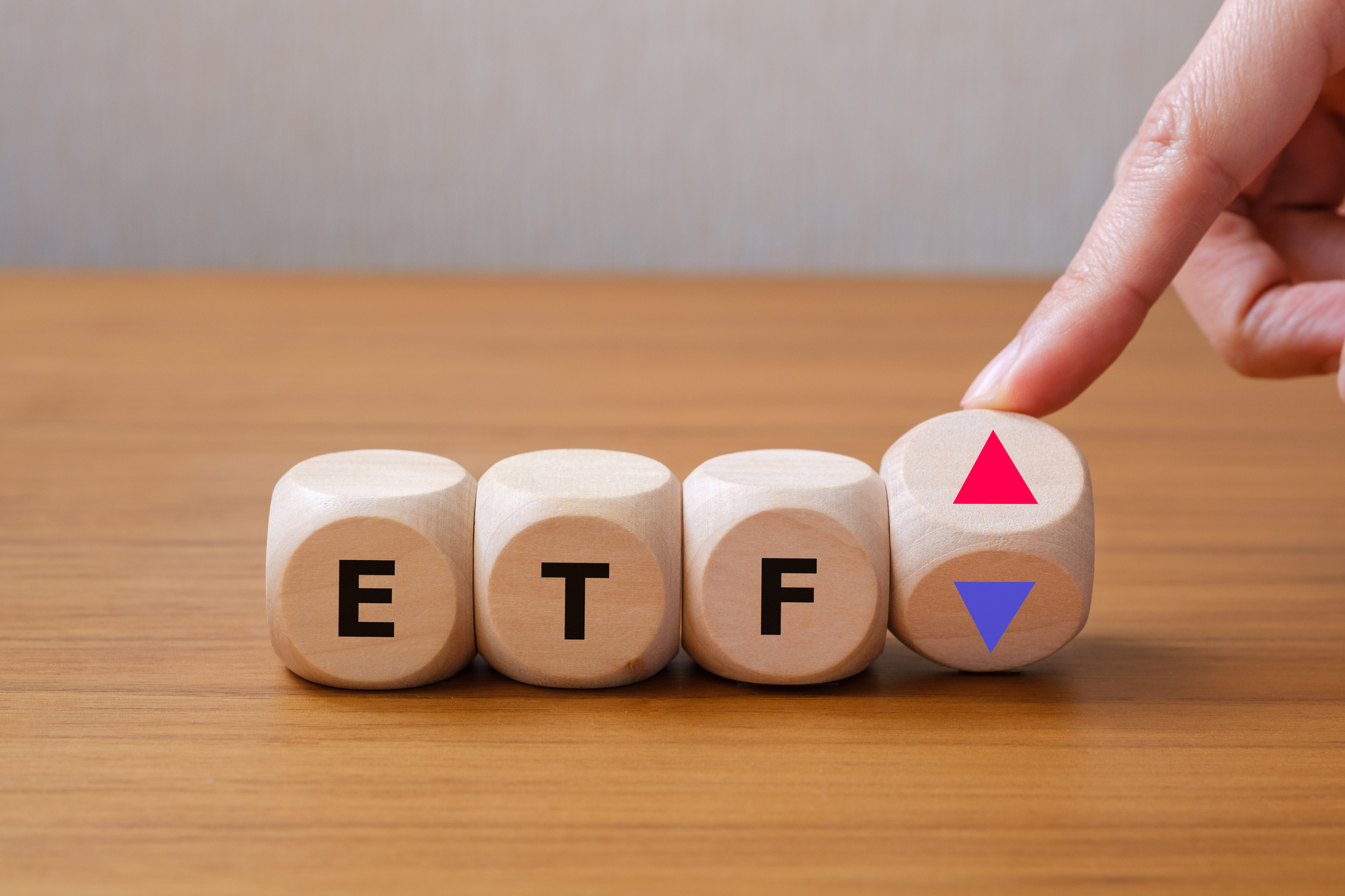 ETFと投資信託は何が違う？初心者は結局どっちを選ぶべきか