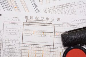 贈与税はいくらからかかるのか？申告を忘れるとどうなる？